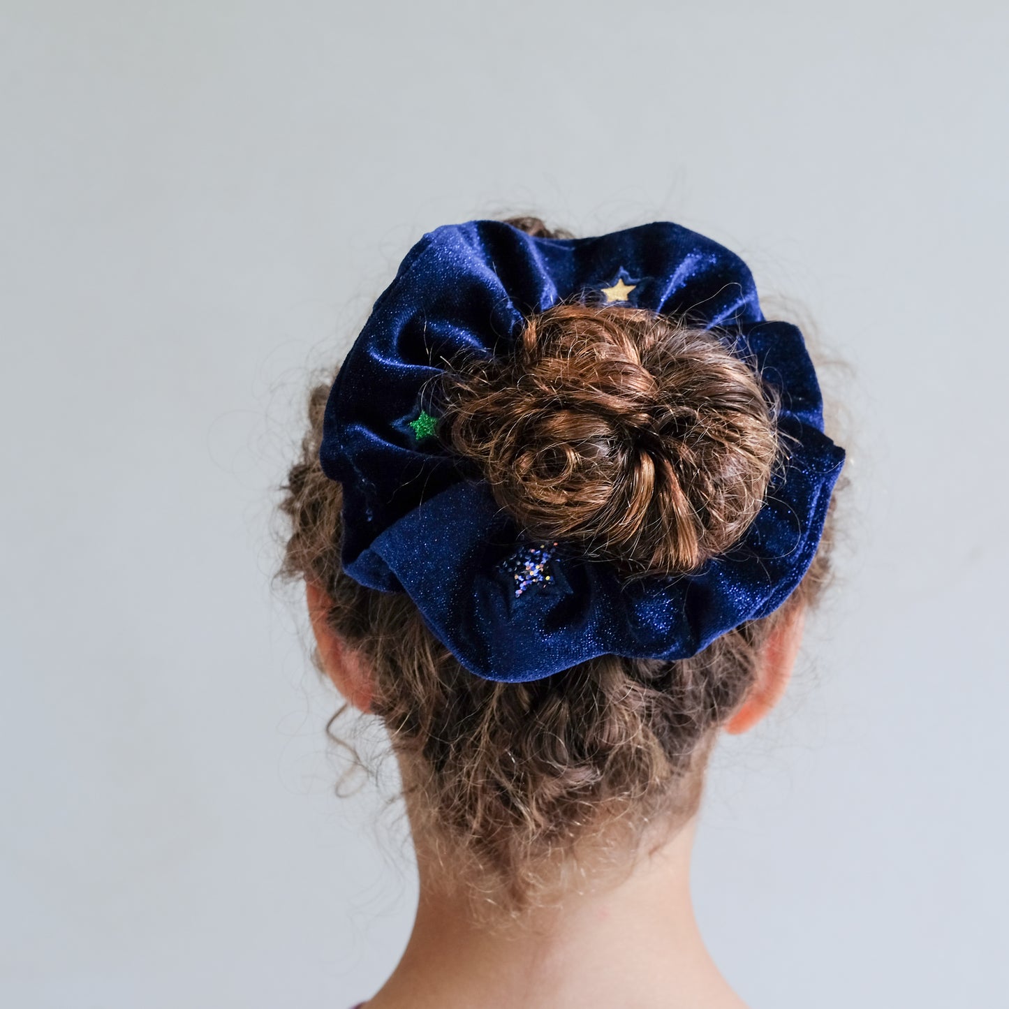 Mimi & Lula Constellation Samt Scrunchie