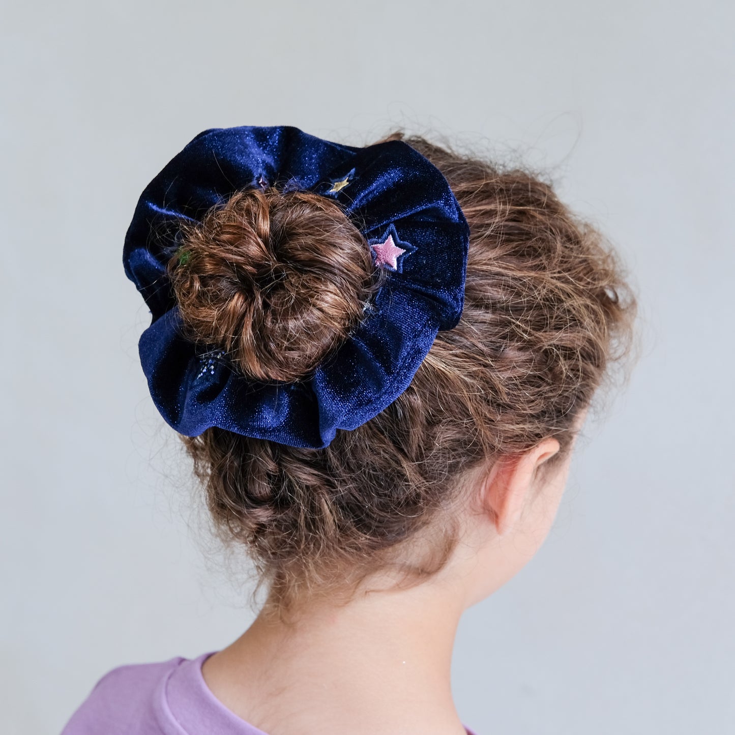 Mimi & Lula Constellation Samt Scrunchie