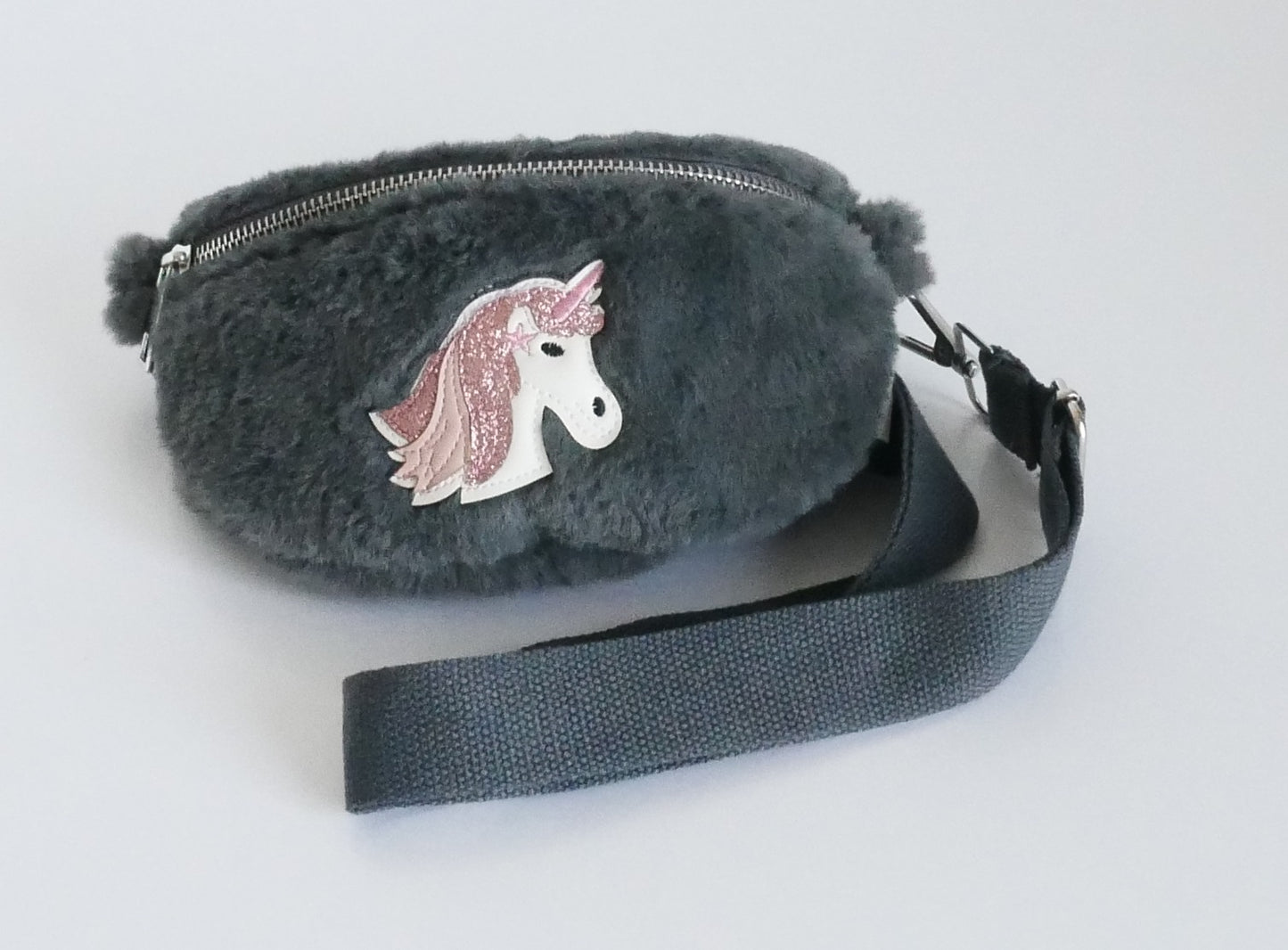 KisMe Sidebag Einhorn Plüsch dunkelgrau