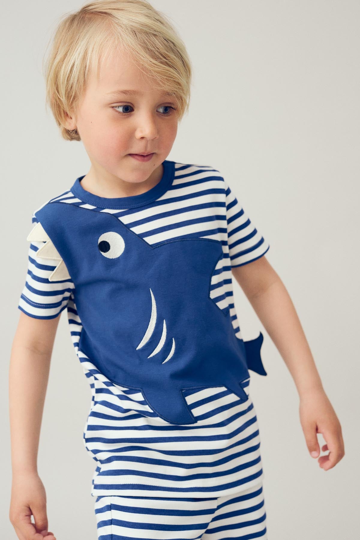 Fred's World: T-Shirt mit Haifischmotiv HELLO