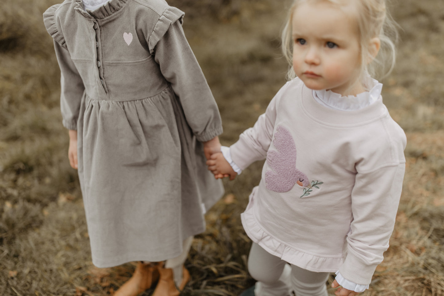 Leevje Sweatshirt 'bird' mit Rüschensaum