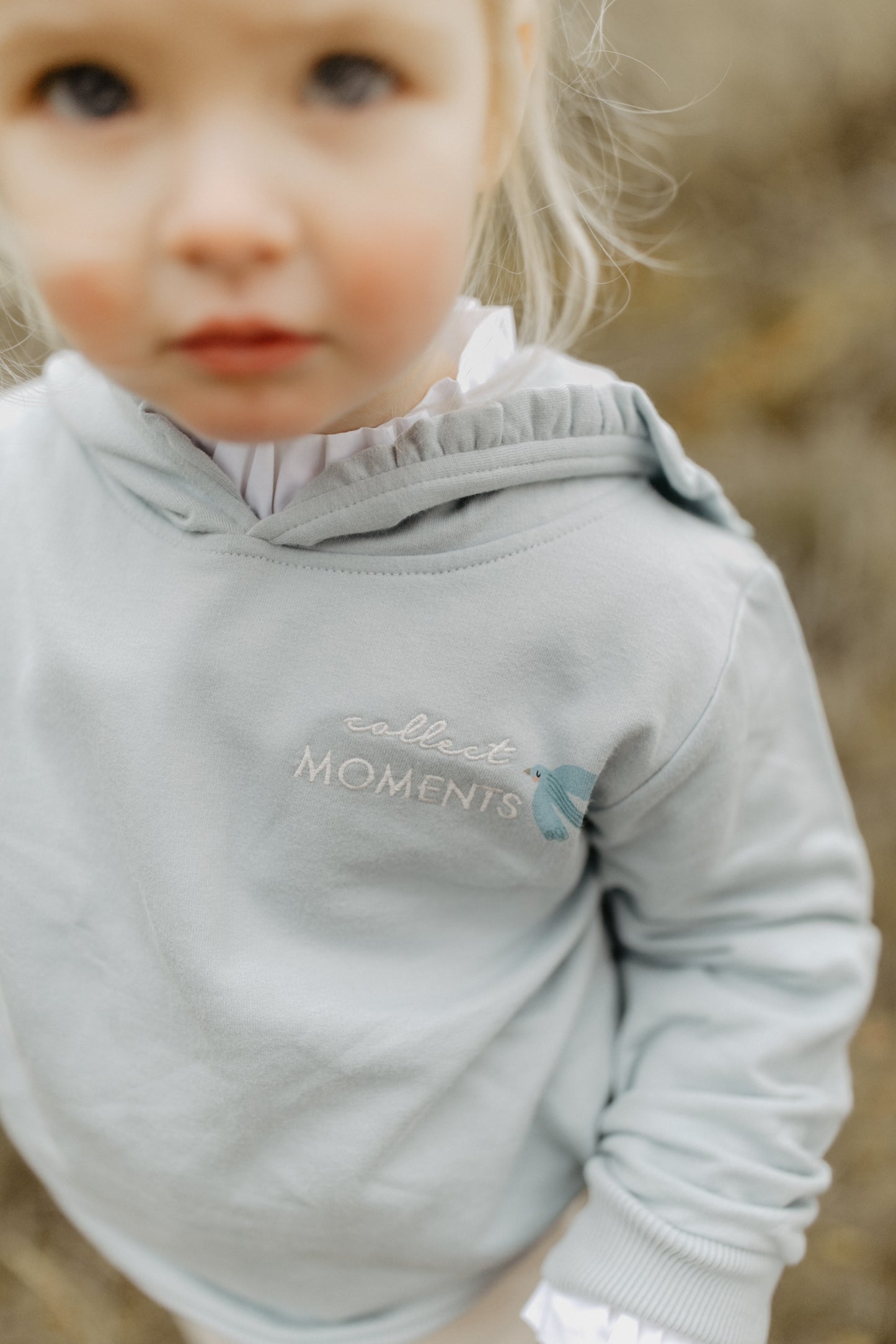 Leevje oversized Hoodie 'collect moments' mit Rüschenkapuze