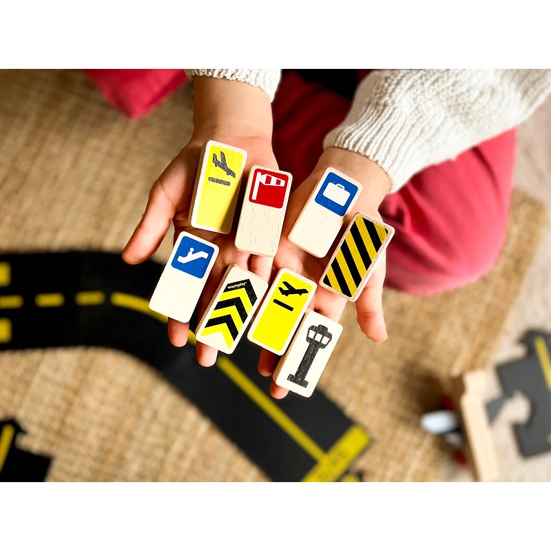 waytoplay Airport signs Flughafenschilder