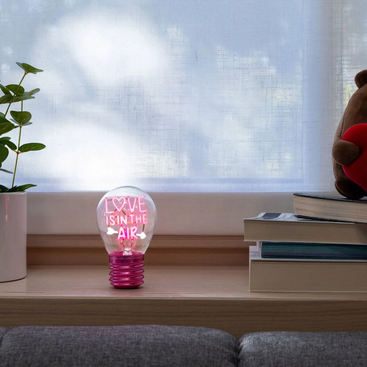 Legami Dekorative glühbirnenförmige Tischlampe - Liebe liegt in der Luft