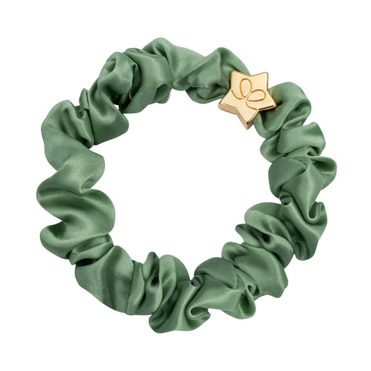 byEloise Goldenes Herz Seiden Scrunchie Salbei Grün