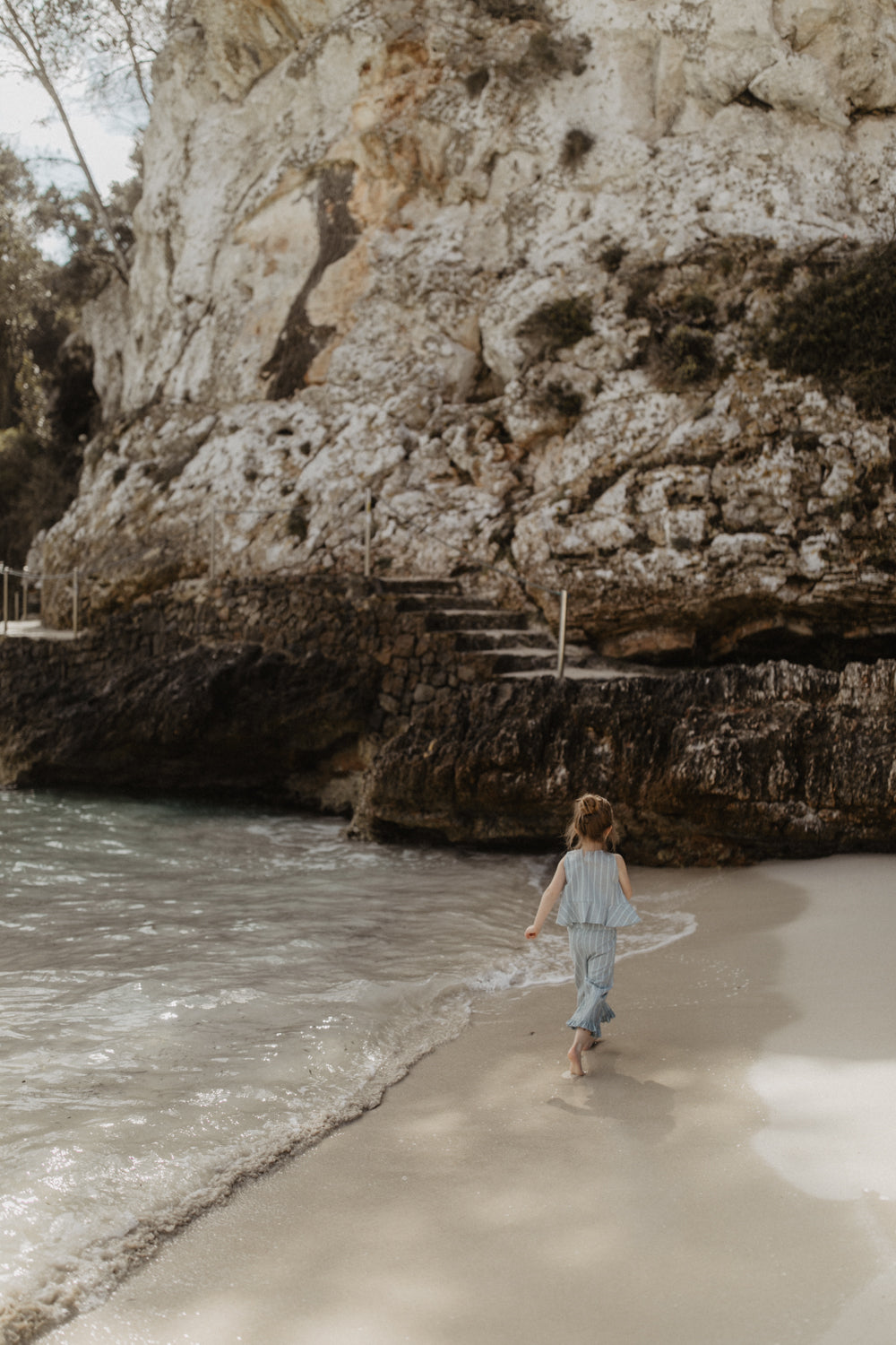 Leevje Hose mit Rüschensaum gestreift